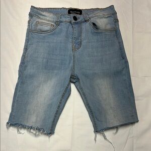 Men’s original design skinny fit cut off jean shorts raw hem size 28 light wash